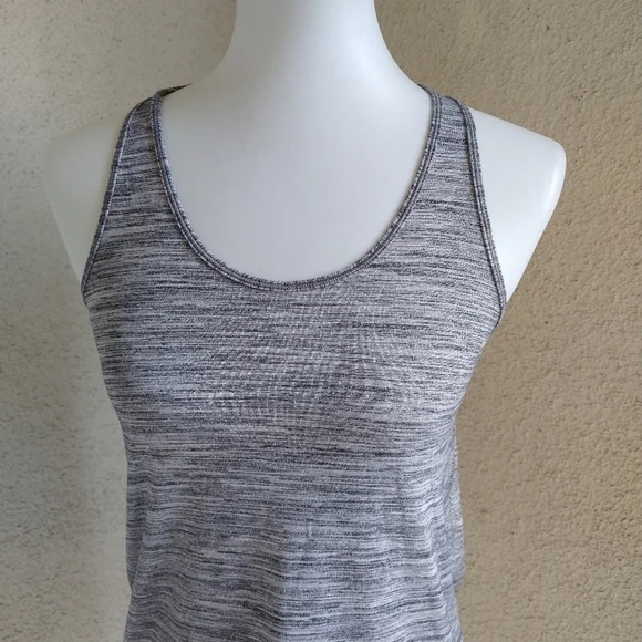 Lululemon Razorback Tank - Picture 2 of 7